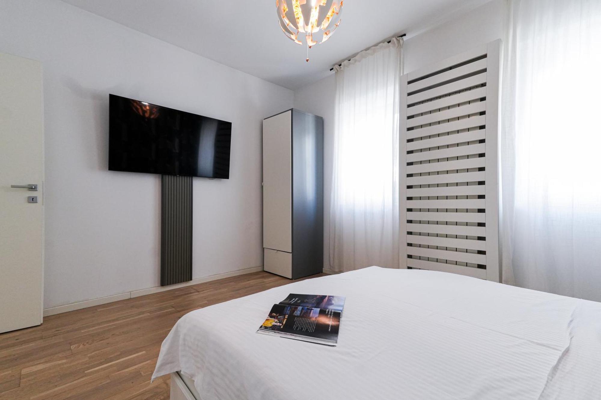 Maria - Modern Apartment With Parking And Workspace Boekarest Buitenkant foto