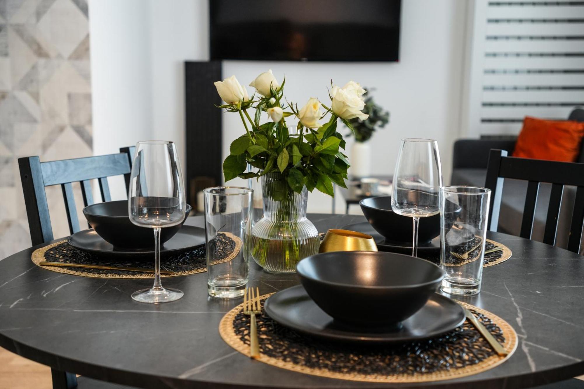 Maria - Modern Apartment With Parking And Workspace Boekarest Buitenkant foto